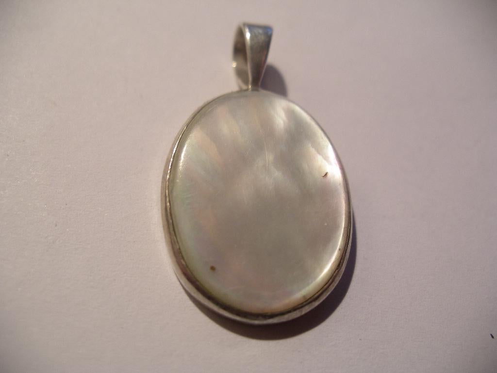Een Zilveren ketting + Zilveren Hanger met Parelmoer, Sieraden, Tassen en Uiterlijk, Antieke sieraden, Verzenden, Zilver, Hanger