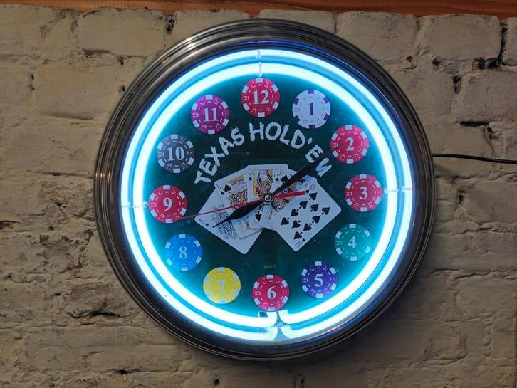 Texas Hold'em Neon Wandklok - Unieke Poker Stijl Klok, Huis en Inrichting, Woonaccessoires | Klokken, Gebruikt, Wandklok, Analoog