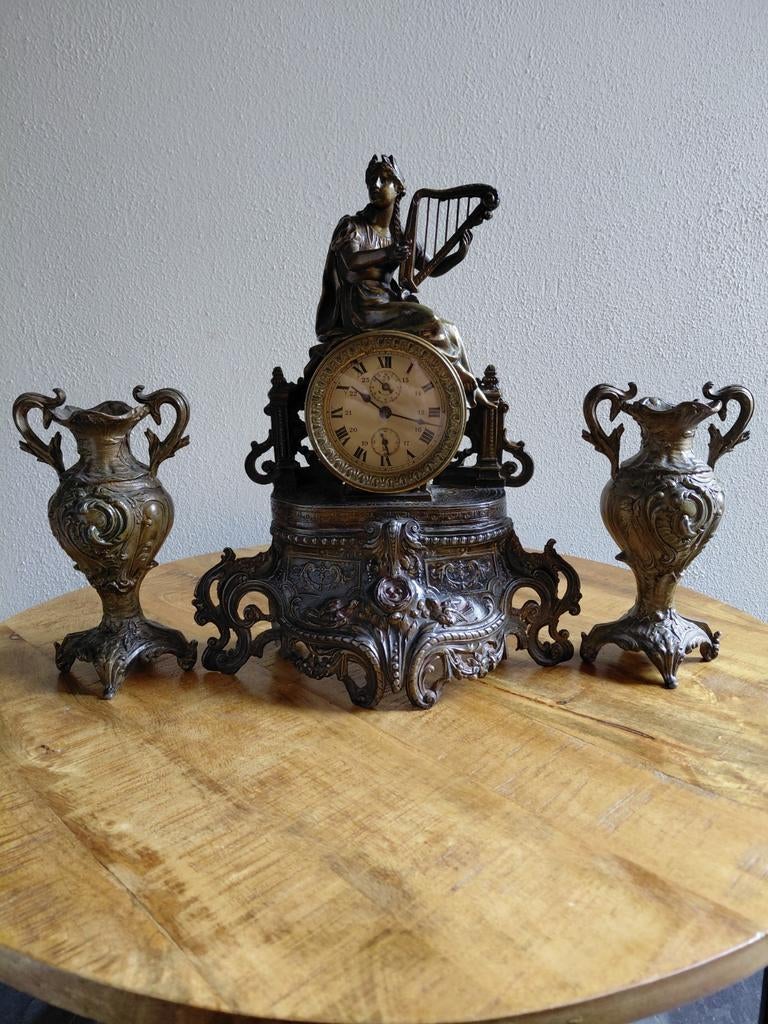 Antiek groot klokkenstel, Ophalen