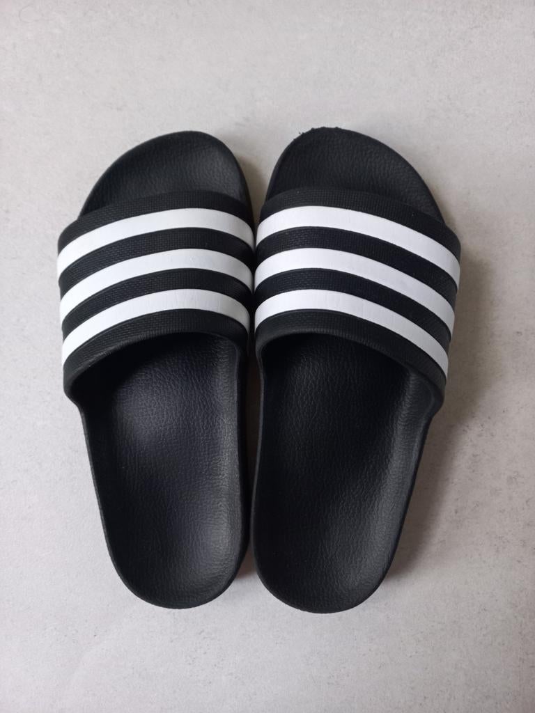 Adidas slippers maat 37,5 zwart, Adidas, Jongen of Meisje, Overige typen, Ophalen of Verzenden