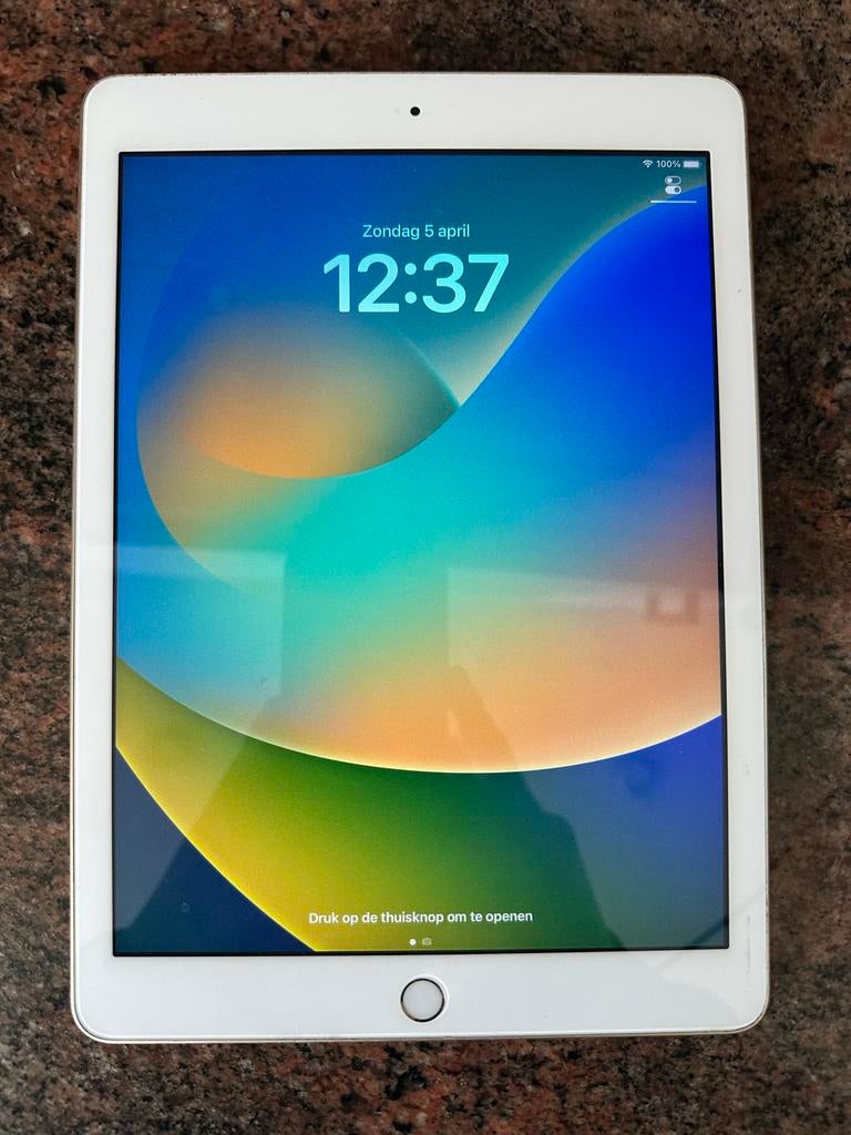 Apple iPad 5e generatie (A1822) - Zo goed als nieuw, Computers en Software, Apple iPads, 10 inch, 32 GB, Apple iPad, Ophalen of Verzenden