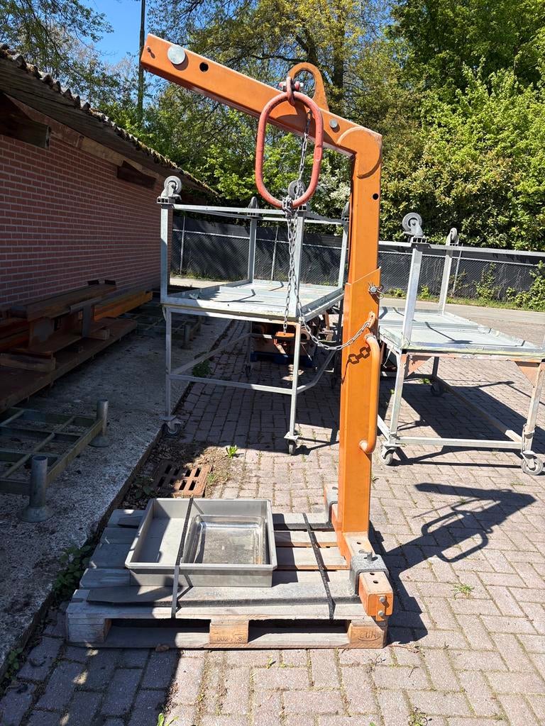 Pallethaak, Ophalen, Zo goed als nieuw