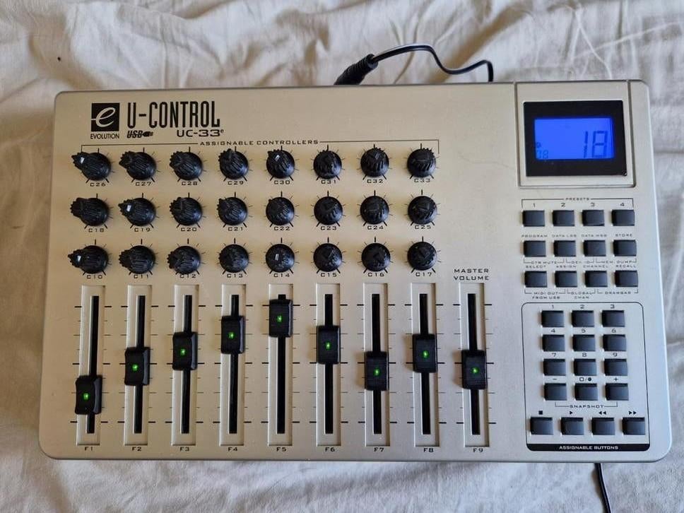 Evolution UC-33e USB MIDI Controller, Muziek en Instrumenten, Soundmodules, Zo goed als nieuw, Overige merken, Ophalen of Verzenden