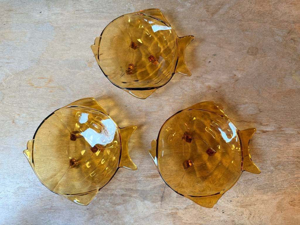 Set van 3 amberkleurige glazen visschaaltjes, Ophalen