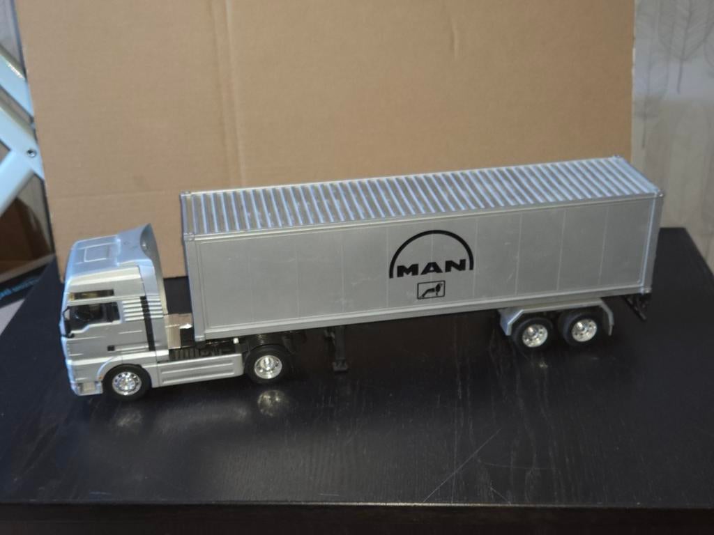 Man Vrachtwagen met oplegger scale 1:32 .merk welly, Hobby en Vrije tijd, Modelauto's | 1:32, Ophalen of Verzenden, Bus of Vrachtwagen