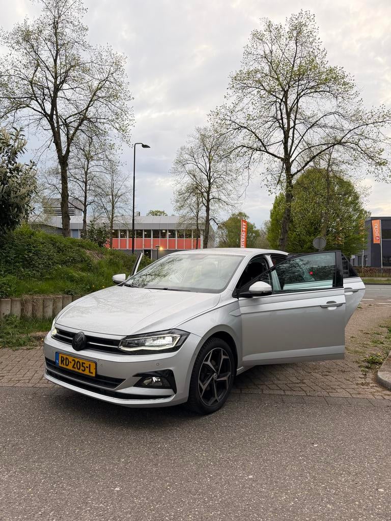Volkswagen Polo 1.0 TSI 95PK 5D Bluemotion 7-DSG 2017 Grijs, Auto's, Volkswagen, 95 pk, 49 €/maand, Origineel Nederlands, Bedrijf