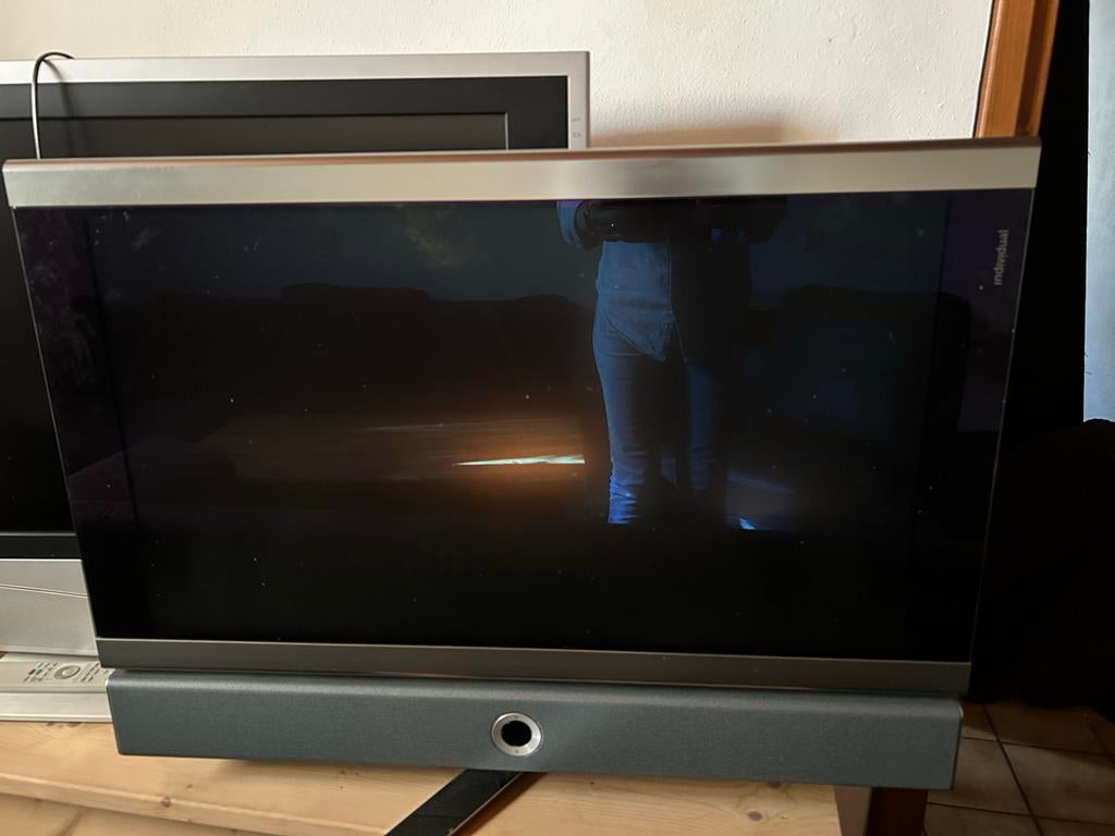 2 Loewe TV's - Steun Alpe d'HuZes!, Ophalen of Verzenden, Gebruikt, 100 cm of meer, Overige merken