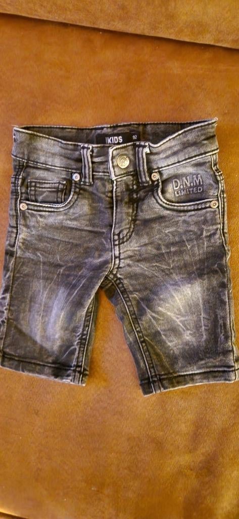 Stoere grijze spijkerbroek short maat 92, Gebruikt, Jongen of Meisje, DNM Kids, Ophalen