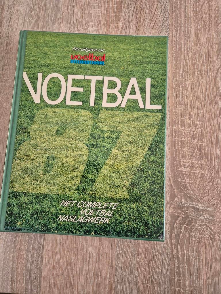 Voetbal International Jaarboek 1987 en eerdere edities, Ophalen of Verzenden