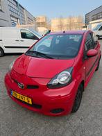 Toyota Aygo 1.0 12V Vvt-i 5DRS 2009 Rood km 256000, Auto's, Voorwielaandrijving, 4 stoelen, 68 pk, Origineel Nederlands