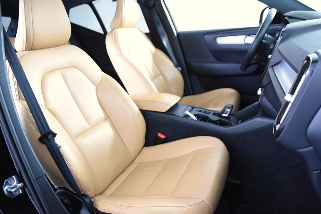 Volvo XC40 2.0 D3 Momentum *1ste Eigenaar*Leer*Panoramadak*, Auto's, Volvo, 4 cilinders, Zwart, Leder, Diesel