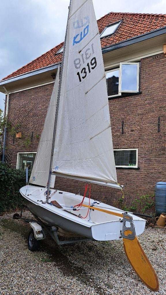 zeilboot type  KID (jeugdboot 4,0 m) met trailer, Watersport en Boten, Open zeilboten, Ophalen, Geen motor, Gebruikt, Overige typen