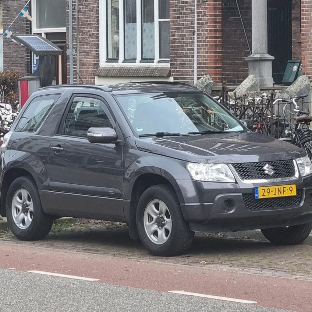 Suzuki Grand Vitara 1.6 3D 2009 Grijs, Auto's, Suzuki, 4 cilinders, Origineel Nederlands, 75 €/maand, Handgeschakeld