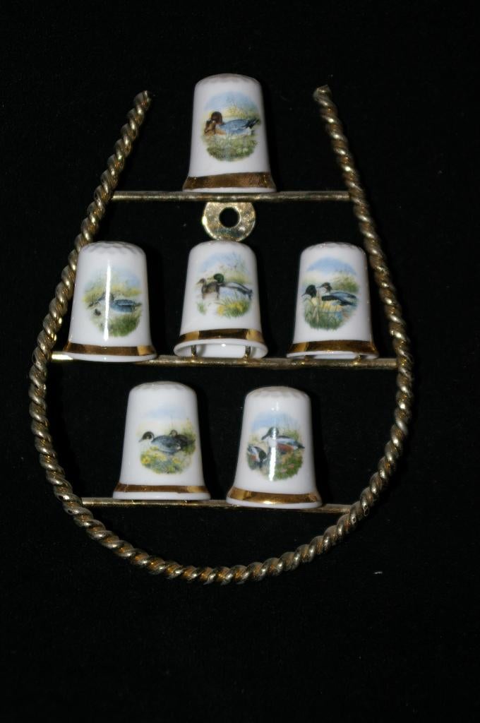 Hanger met zes eenden vingerhoedjes. Geheel gaaf., Ophalen of Verzenden, Zo goed als nieuw