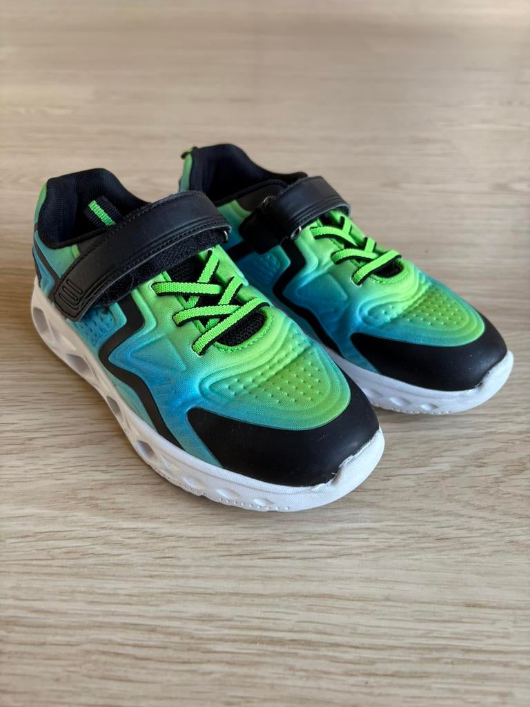 Sneaker / gymschoen Osaga maat 33, Kinderen en Baby's, Kinderkleding | Schoenen en Sokken, Ophalen of Verzenden, Zo goed als nieuw