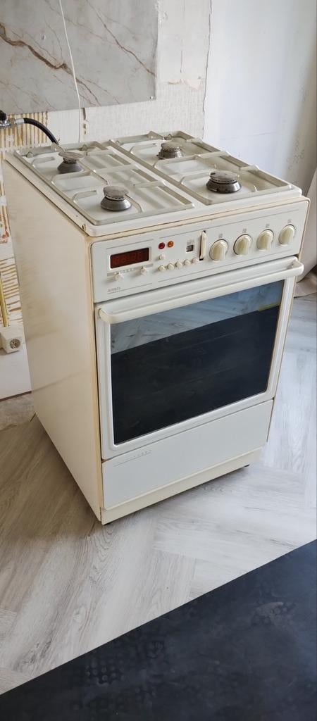 Gasfornuis met oven, wit., Witgoed en Apparatuur, Fornuizen, Ophalen, 4 kookzones, Gas, Vrijstaand