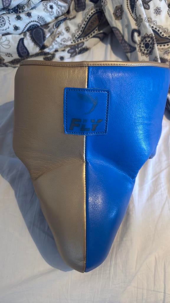 Fly kruisbecherming maat L, Sport en Fitness, Boksen, Ophalen, Zo goed als nieuw, Bokszak