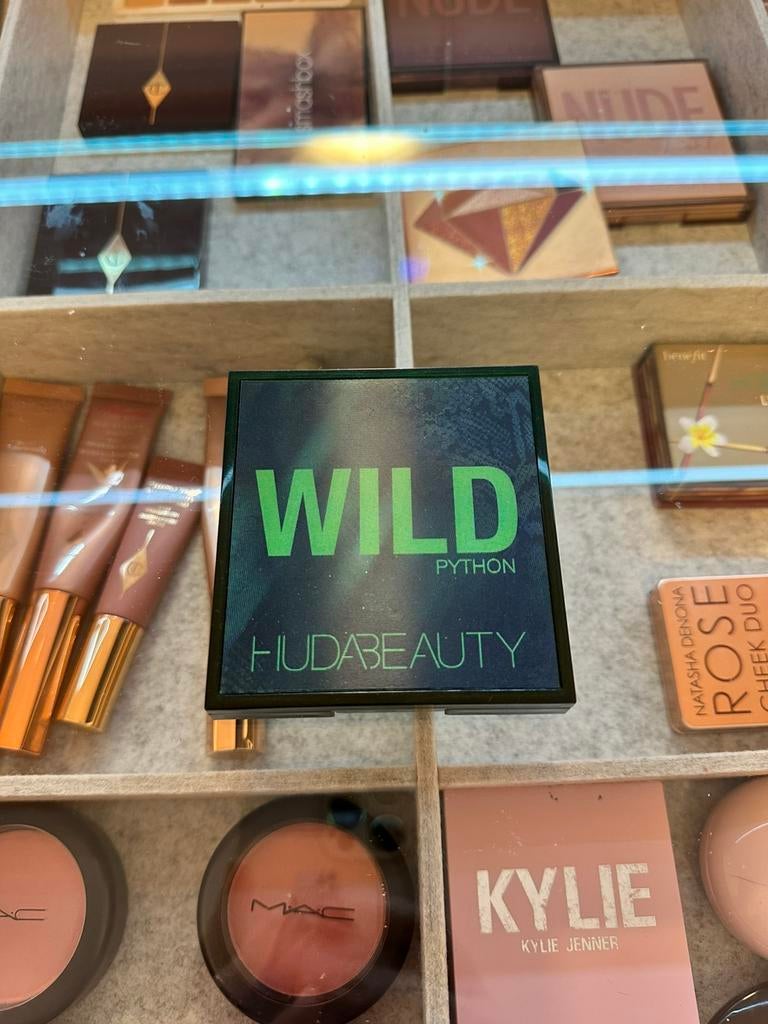 Huda Beauty Wild Python, Sieraden, Tassen en Uiterlijk, Uiterlijk | Cosmetica en Make-up, Ophalen of Verzenden, Zo goed als nieuw