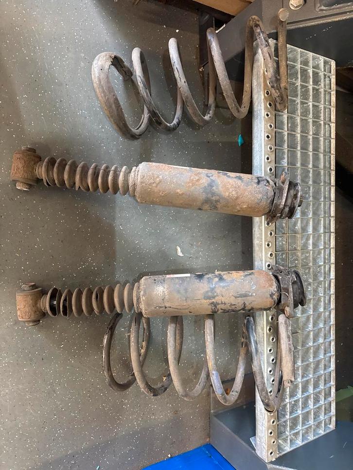 Volvo Nivomat Set Achtervering v70 bj 2006, Auto-onderdelen, Ophanging en Onderstel, Volvo, Gebruikt, Ophalen of Verzenden