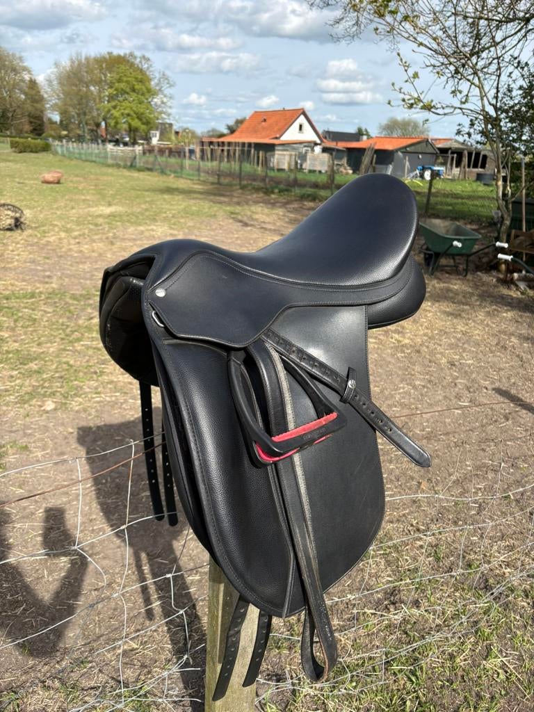 wintec wide 17 inch & 16 inch pony zadel, Dieren en Toebehoren, Paarden en Pony's | Zadels, Ophalen of Verzenden, Zo goed als nieuw