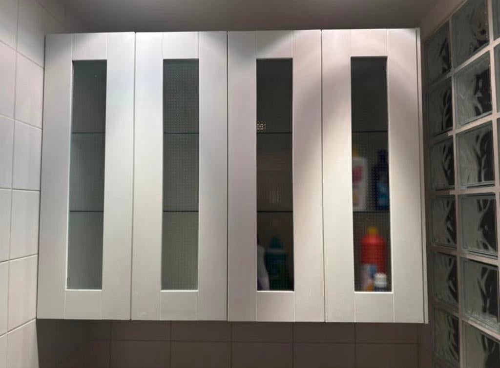 Witte keuken- of badkamer hangkast met glazen deuren, Ophalen, Gebruikt