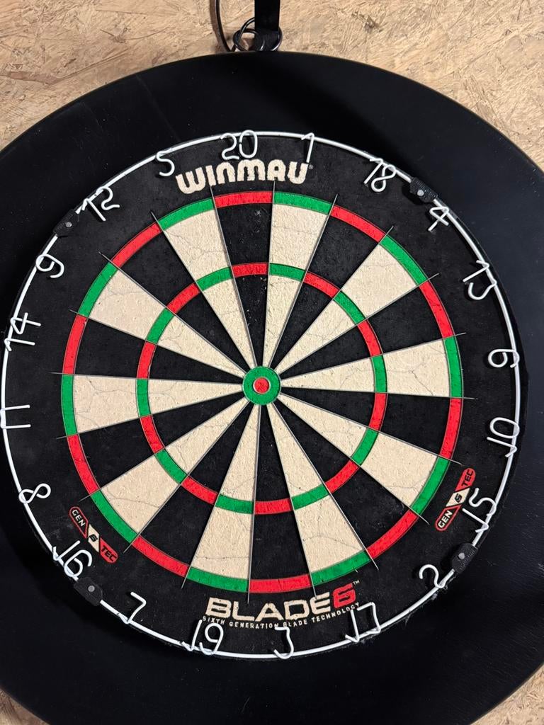 Winmau Blade 6 Dartbord met LED verlichting + surround, Ophalen of Verzenden, Zo goed als nieuw, Dartbord