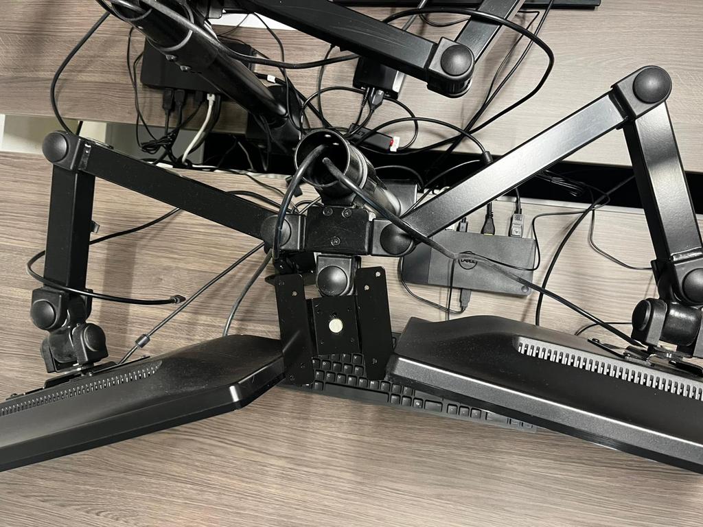 Bureaubeugel voor 3 schermen, Computers en Software, Monitoren, Ophalen, Gebruikt