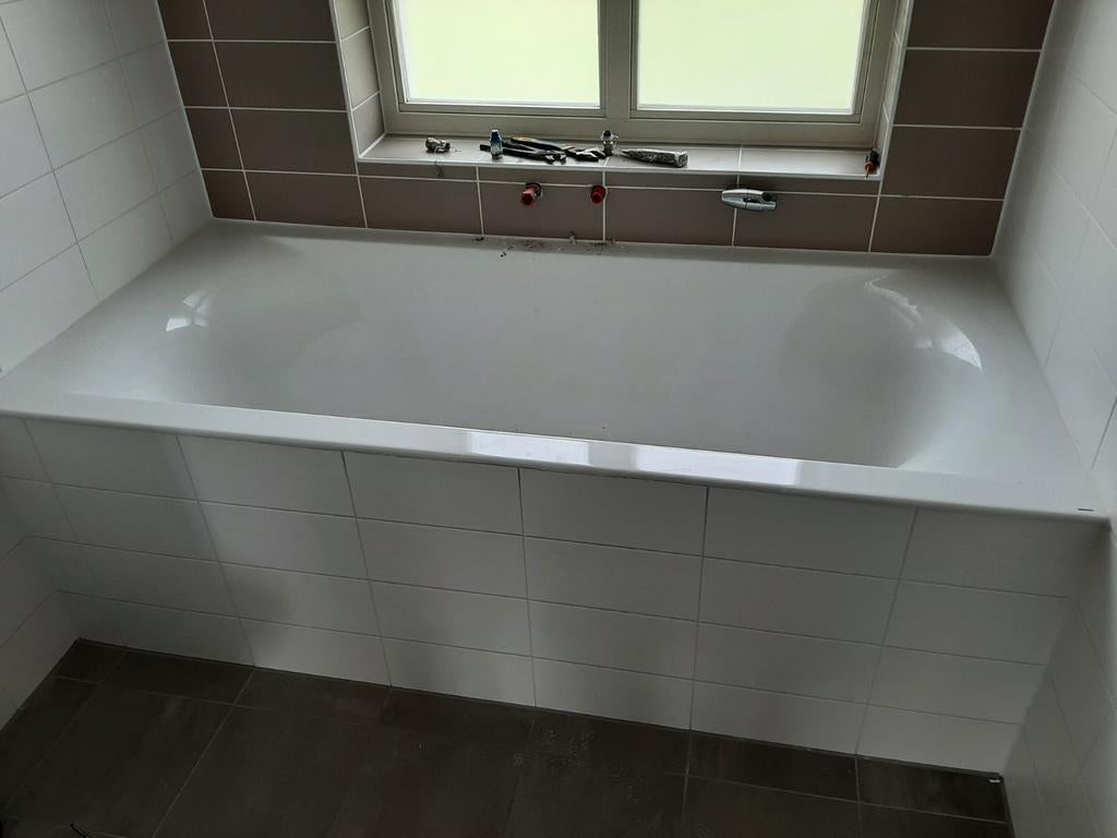 Ruim, mooi bad, 5 jaar jong, direct op te halen, Ophalen, Zo goed als nieuw, Bad