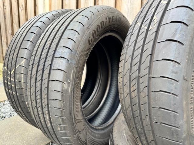 Zomerbanden Goodyear 215 60 r17 96H, Ophalen, Zo goed als nieuw
