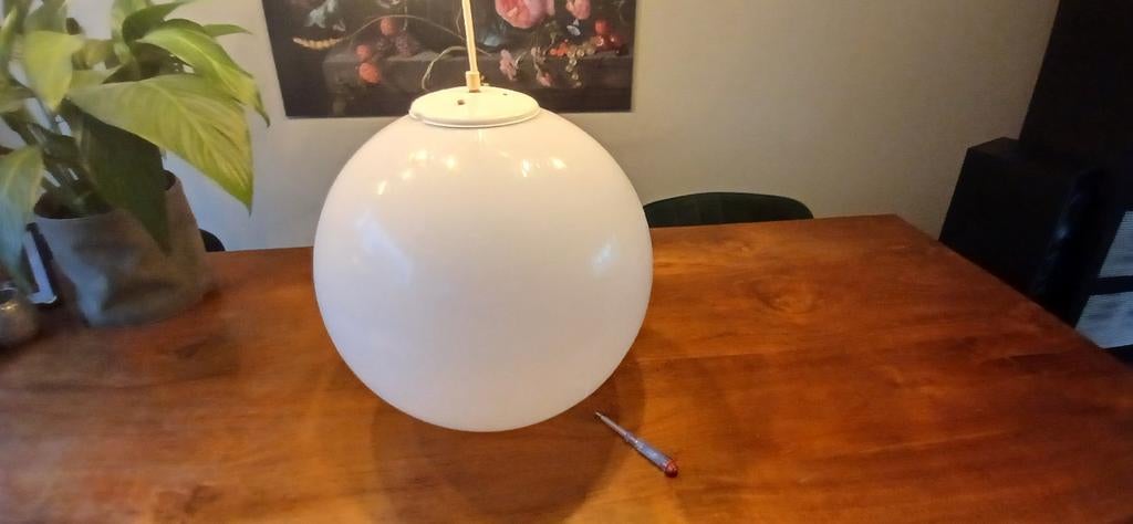 Jaren 80 grote plafond bollamp wit 40cm doorsnede, Huis en Inrichting, Ophalen of Verzenden, Gebruikt, Minder dan 50 cm