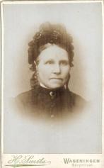 Kabinet foto - H. Smits -Wageningen - Fraai haarwerk, Gebruikt, Verzenden, Foto, Klederdracht