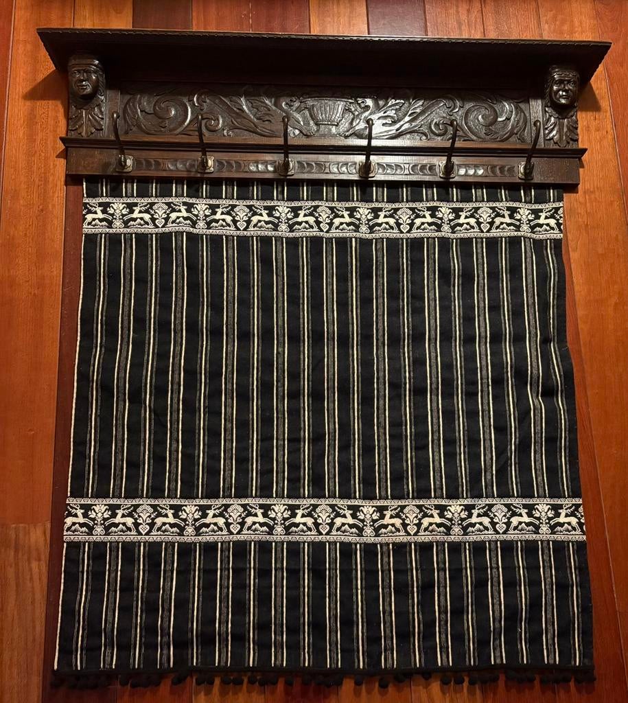 Prachtige versierde kapstok met wandkleed - perfecte staat !, Ophalen of Verzenden