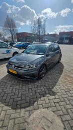 VW Golf 7 R-Line | Panoramadak | ACC | Digital Cockpit, Voorwielaandrijving, Zwart, 1137 kg, Handgeschakeld