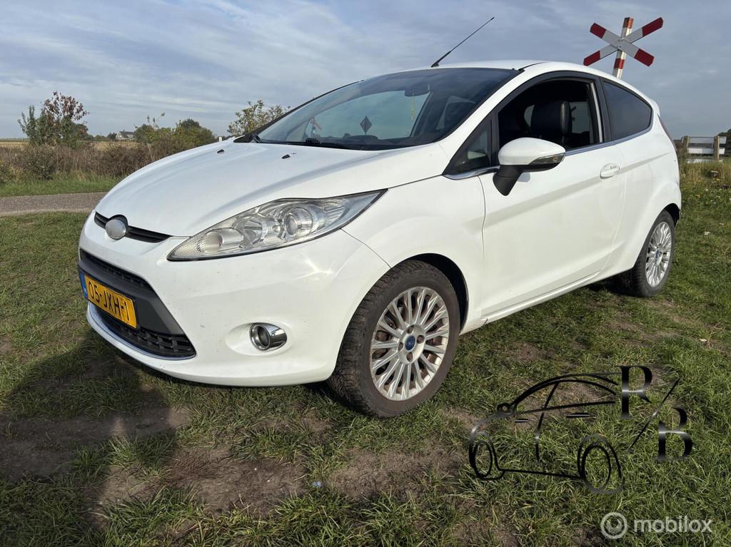 Ford Fiesta 1.6 TDCi Titanium AIRCO LEER STOELVERW EXPORT!, Auto's, Ford, Voorwielaandrijving, Euro 5, Stoelverwarming, Gebruikt