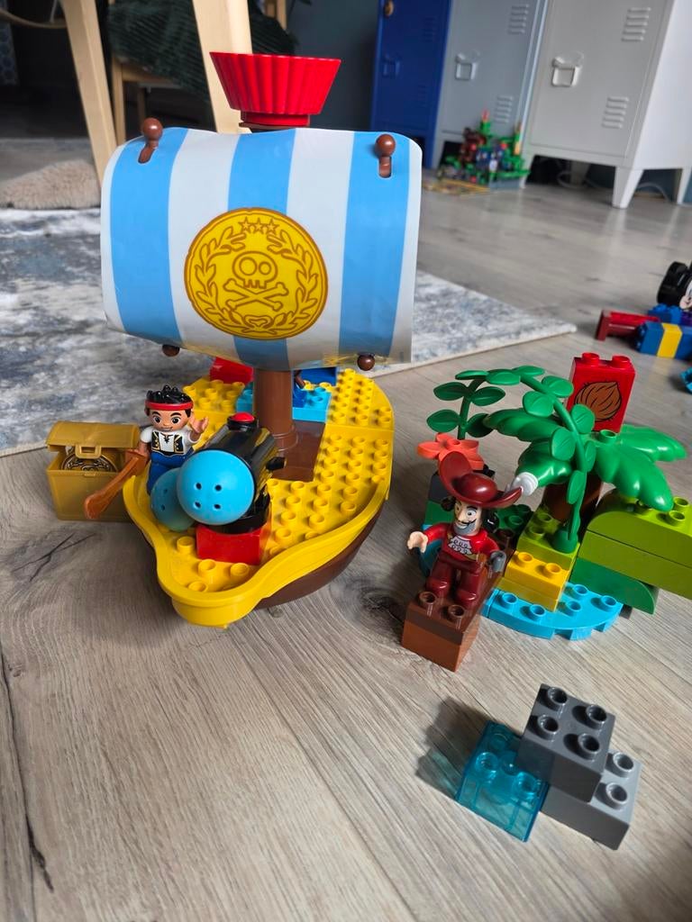 Duplo piratenschip met figuren en eiland, Ophalen of Verzenden