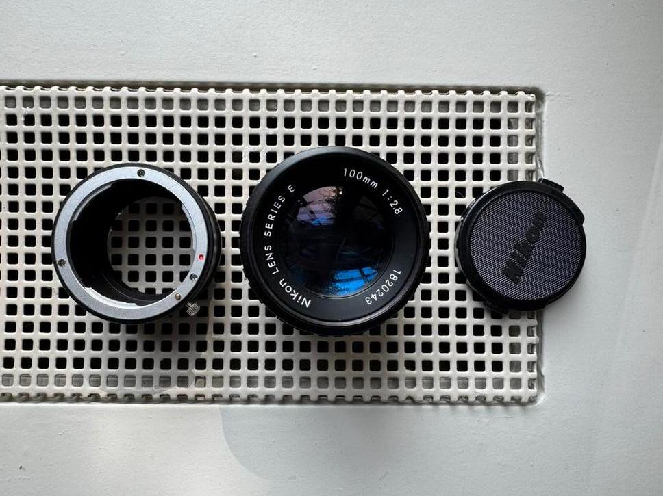 Nikon Series E 100mm f2.8 + Sony NEX adapter, Audio, Tv en Foto, Fotografie | Lenzen en Objectieven, Ophalen of Verzenden, Zo goed als nieuw
