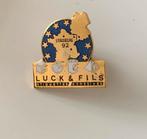 Strasbourg 92 Speldje Luck & Fils, Verzamelen, Speldjes, Pins en Buttons, Ophalen of Verzenden, Zo goed als nieuw, Stad of Land
