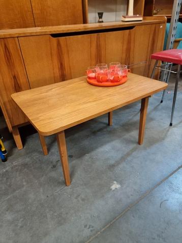 Vintage bijzettafel salontafel massief jaren 60 beschikbaar voor biedingen