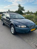 Volvo V70 2.4 T XC 4WD AUT 2001 Blauw, Auto's, Volvo, 4x4, 1800 kg, Blauw, Origineel Nederlands