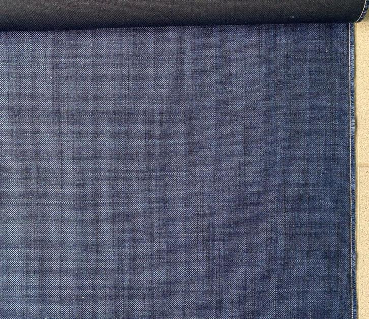 SALE: 4,25 mtr meubelstof; paarsblauw op zwart; NU 125 euro, Hobby en Vrije tijd, Stoffen en Lappen, Nieuw, Polyester, 120 cm of meer