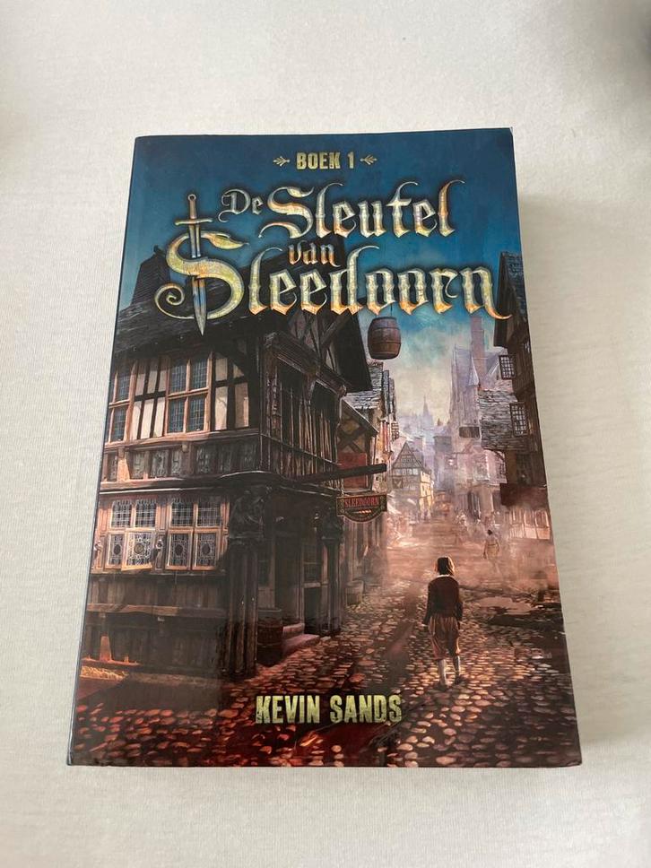 De Sleutel van Sleedoorn - Kevin Sands, Boeken, Fantasy, Zo goed als nieuw, Ophalen