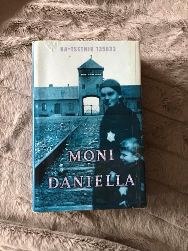 Moni Daniella - Ka-tsetnik 135633, Boeken, Biografieën, Gelezen, Overige, Ophalen of Verzenden