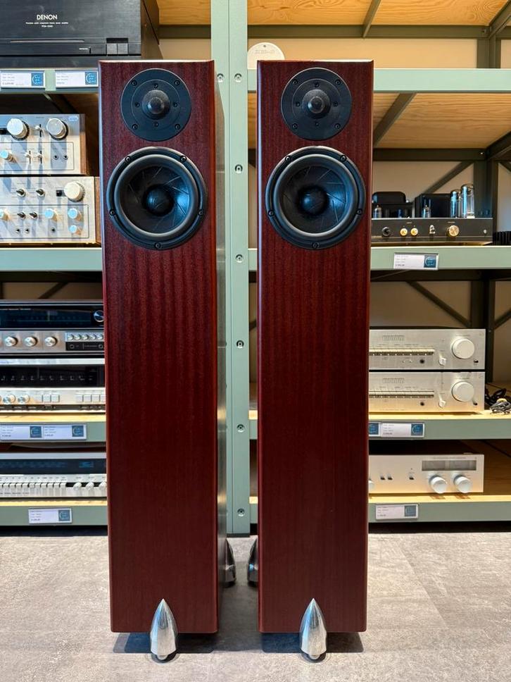 **VERKOCHT** Totem Hawk, incl.claws en nieuwe Ricable jmprs, Audio, Tv en Foto, Luidsprekers, Zo goed als nieuw, Front, Rear of Stereo speakers