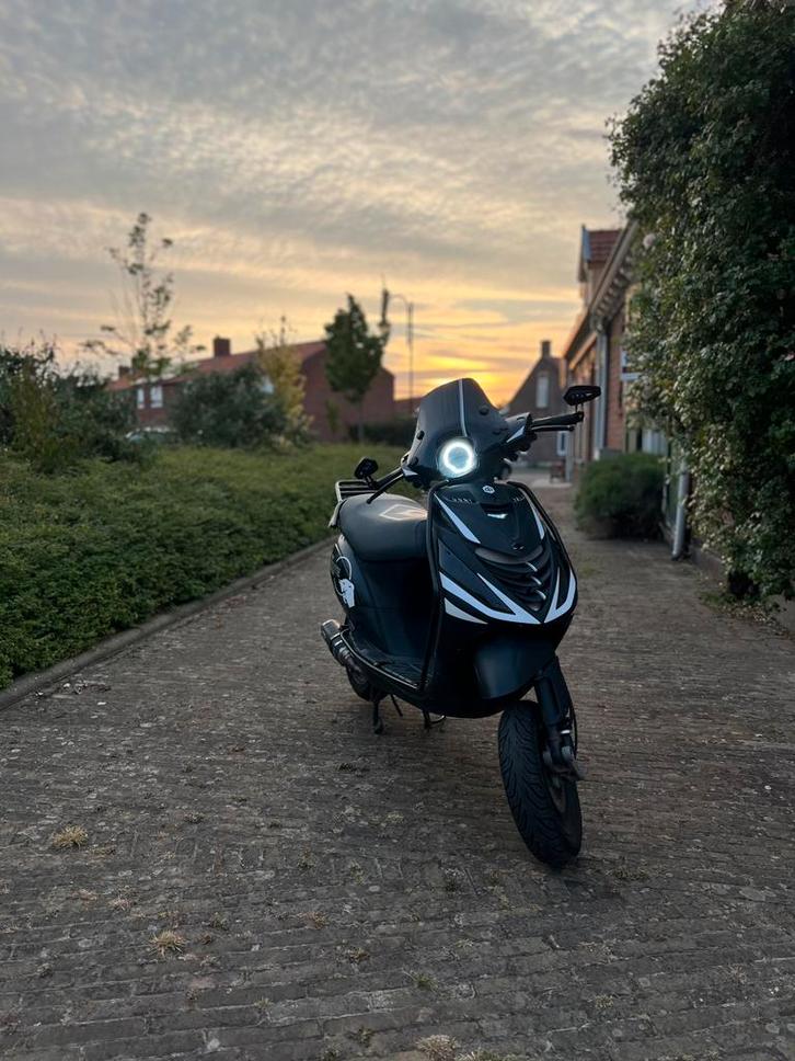 Zip 50cc, Fietsen en Brommers, Scooters | Piaggio, Zo goed als nieuw, Zip, Benzine, Ophalen of Verzenden