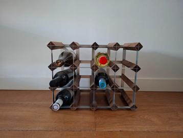 Houten/metalen wijnrek - 16 flessen beschikbaar voor biedingen