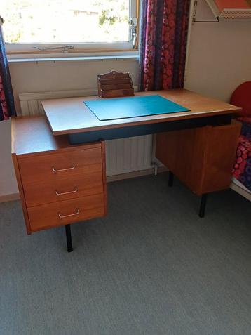 Vintage bureau Cees Braakman. beschikbaar voor biedingen