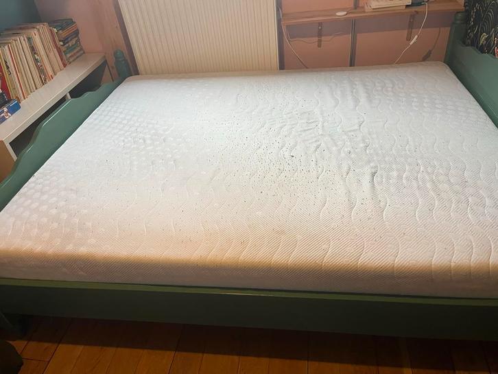 Vintage Tweepersoonsbed met Matras, Huis en Inrichting, Slaapkamer | Bedden, Gebruikt, Tweepersoons, 180 cm, 220 cm, Hout, Groen