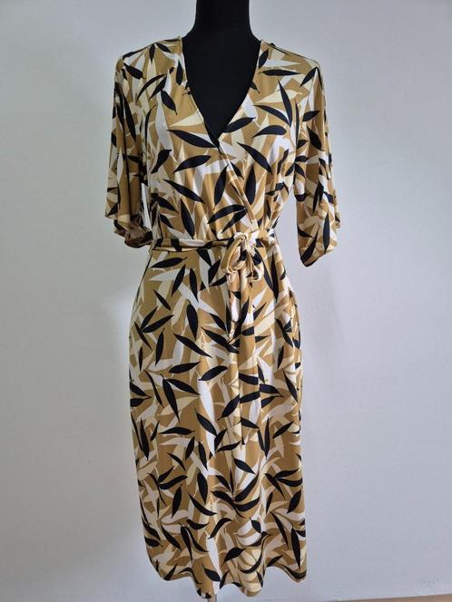 J401 - Olijfgroene Hema jurk maat M (1), Kleding | Dames, Jurken, Zo goed als nieuw, Maat 38/40 (M), Onder de knie, Ophalen of Verzenden