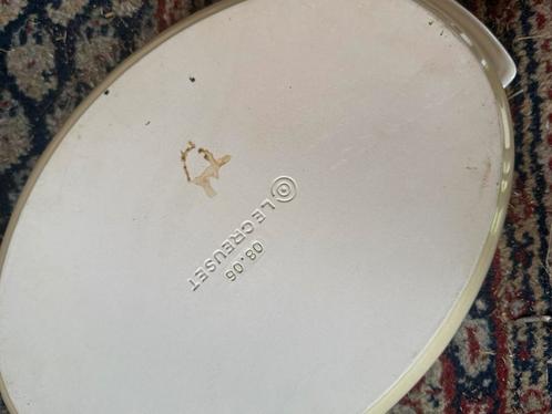 Le creuset ovenschaal gietijzer nieuw beetje stof, Huis en Inrichting, Keuken | Potten en Pannen, Nieuw, Overige materialen, Ophalen
