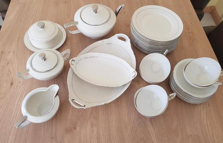 Leuk vintage (kerst) ontbijt servies , (Bozoro/Victoria), Diversen, Kerst, Gebruikt, Ophalen